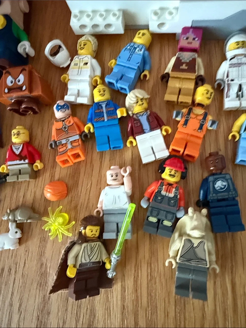 LEGO Mixed Bricks (10 pounds+) Minifigures Set